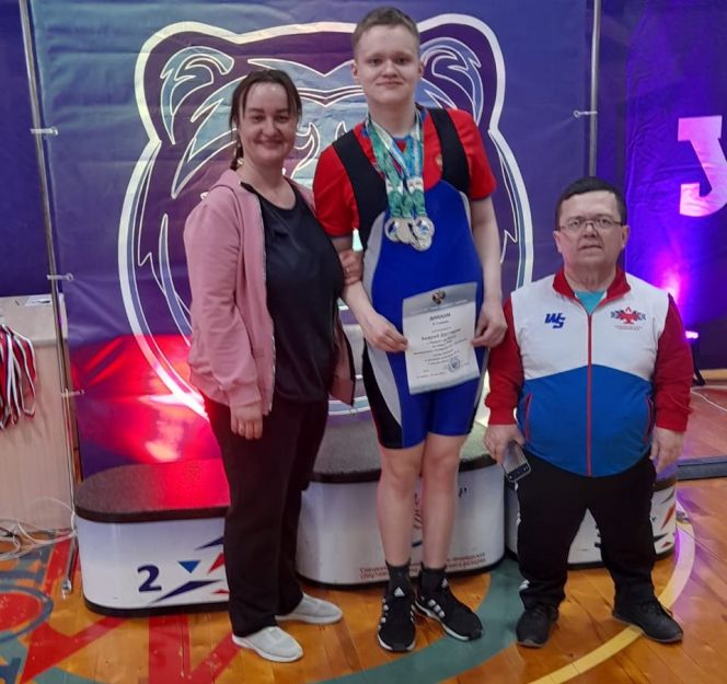 Андрей Дегтярёв из клуба Инва "Патриот" - серебряный призёр первенства России (спорт ЛИН) в дисциплине "пауэрлифтинг-троеборье"