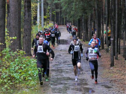 Очередная краевая Универсиада стартовала в Барнауле осенним кроссом (фото).