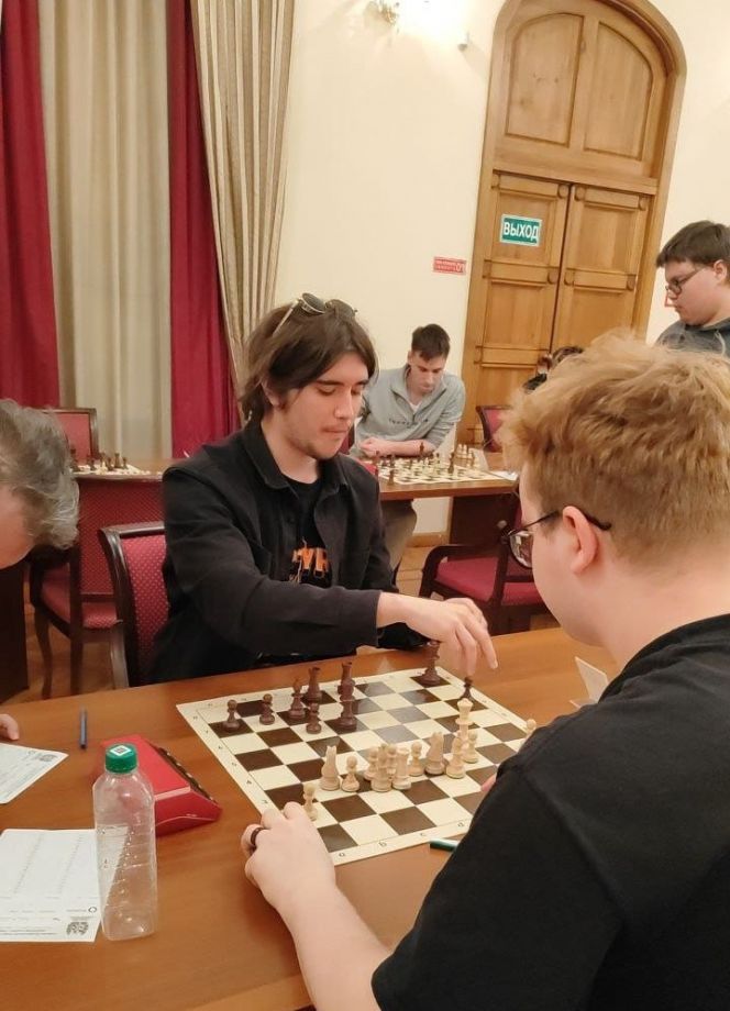 В игре Артур Сухов. Фото: Шахматный клуб АлтГТУ