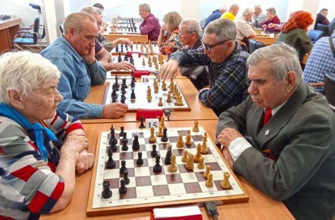 Ветераны 9 мая сыграли в «Кубке Победы»