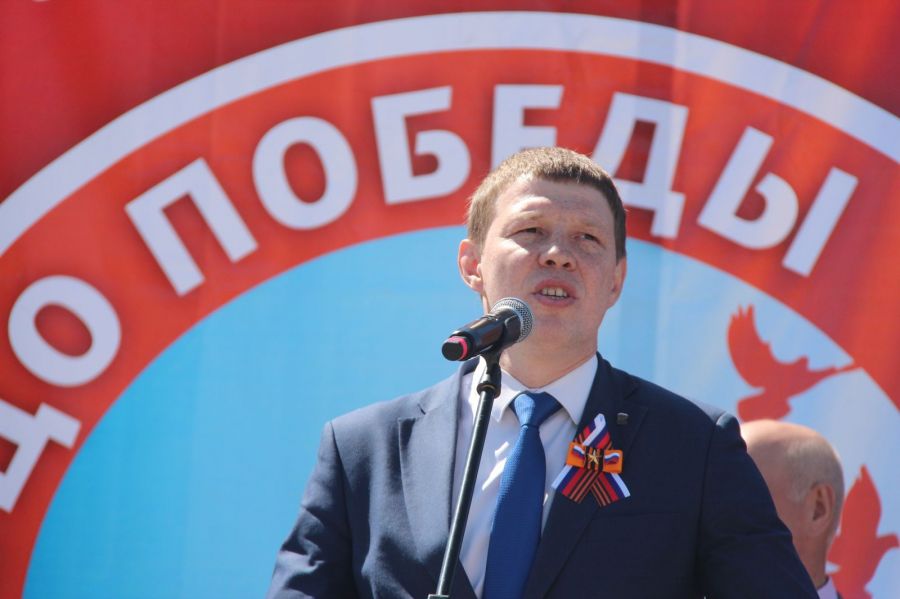 Участников соревнований приветствует министр спорта Алтайского края Иван Нифонтов. Фото: Виталий Дворянкин/ "Алтайский спорт"