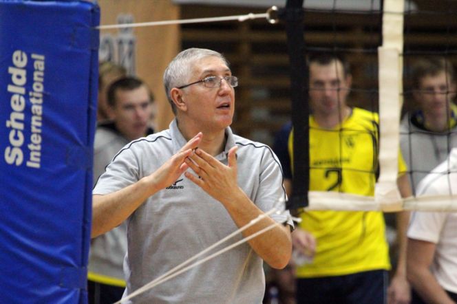 В повторном домашнем матче "Университет" взял верх над челябинским "Торпедо" - 3:1.  