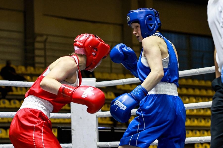 Анастасия Климова (справа) - серебряный призёр первенства России. Фото:  Федерация бокса России