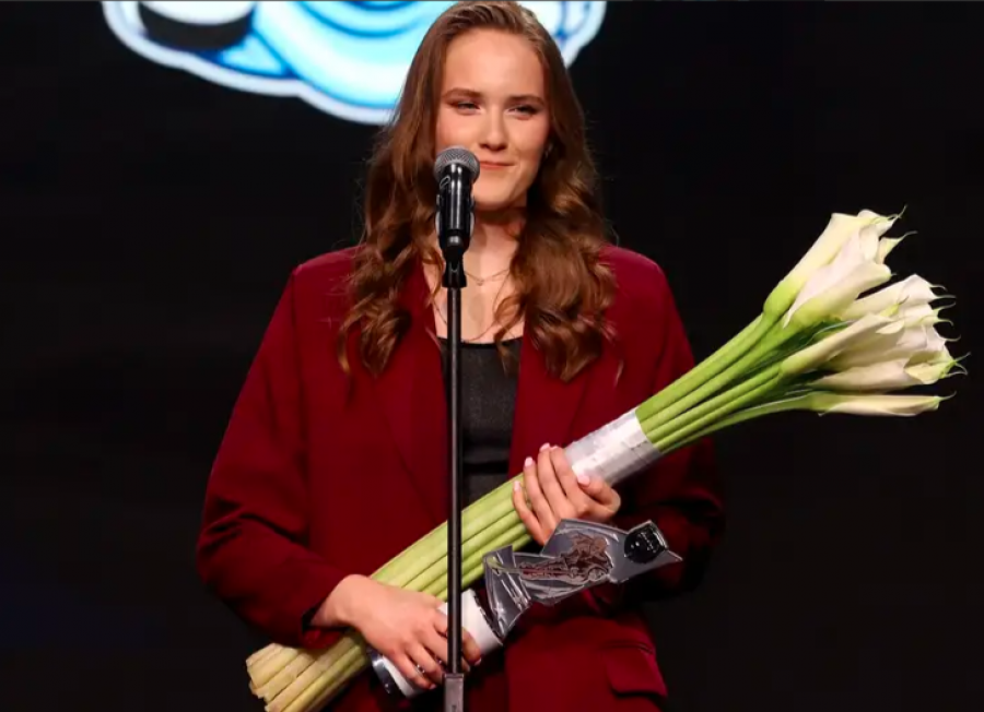 Вратарь номер один: лучшая хоккеистка страны Дарья Гредзен стала голкипером в Барнауле