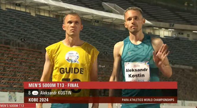 Александр Костин и Юрий Клопцов во время представления участников забега на 5000  метров