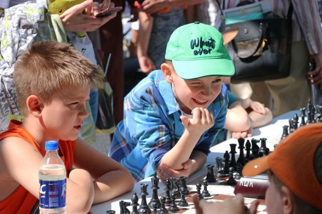 «Никита – просто зверь!» Известного гроссмейстера Романа Овечкина впечатлила игра девятилетнего барнаульского шахматиста