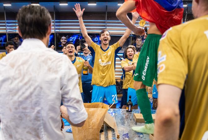 Чемпионская раздевалка питерцев. Фото: ФК "Зенит" Санкт-Петербург