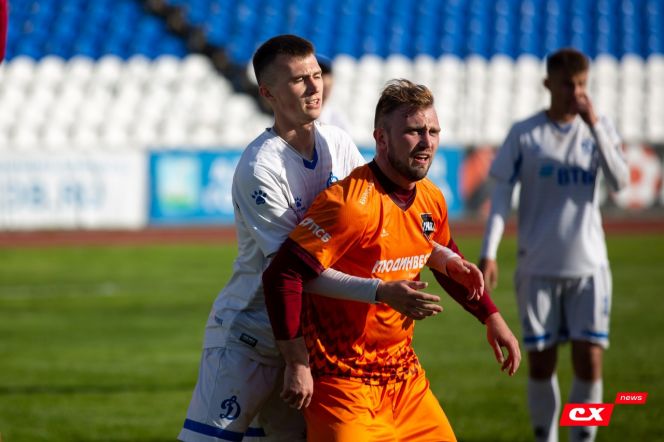 Фрагмент матча "Динамо-Барнаул-М" - "Темп". Фото: Владимир Мартынов/CX News