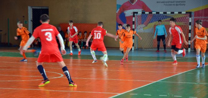 В Завьялово прошёл краевой турнир по мини-футболу «Золотая осень» среди юношей 2002-2003 годов рождения.
