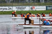 Команда «Алтай-кисс» стала победителем первого женского чемпионата края по гребле на драконах