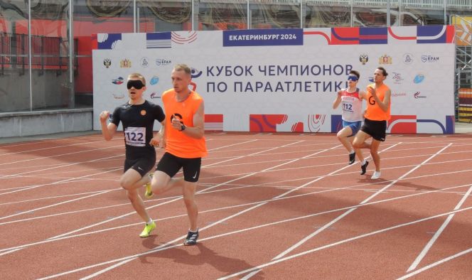  На дистанции 400 метров Александр Должиков и Илья Гончаров. Фото: Владимир Радченко/ Федерация лёгкой атлетики Свердловской области