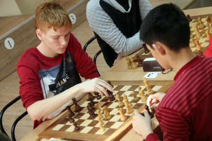 Алтайские спортсмены выиграли четыре медали на домашнем первенстве Сибири по быстрым шахматам.