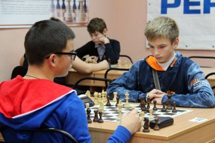 Алтайские спортсмены выиграли четыре медали на домашнем первенстве Сибири по быстрым шахматам.