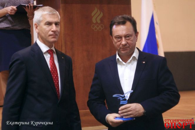 Директор спортивного клуба АлтГУ Сергей Буравлёв награждён памятным знаком РССС «Буревестник» «За вклад в развитие студенческого спорта в Российской Федерации».