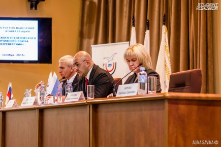 Директор спортивного клуба АлтГУ Сергей Буравлёв награждён памятным знаком РССС «Буревестник» «За вклад в развитие студенческого спорта в Российской Федерации».