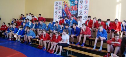 Алтайские спортсмены во Всероссийский день самбо участвовали в соревнованиях и тестировали ГТО (фото).