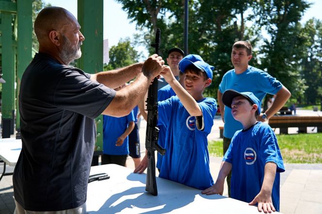 Школа мужества. В Барнауле провели военно-патриотическую игру «Зарница»