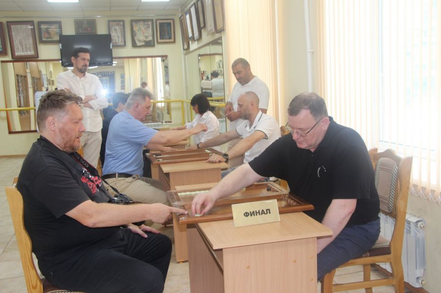 Участники финальной игры Вадим Вязанцев и Валерий Зиястинов. Фото: Алексей Янкин