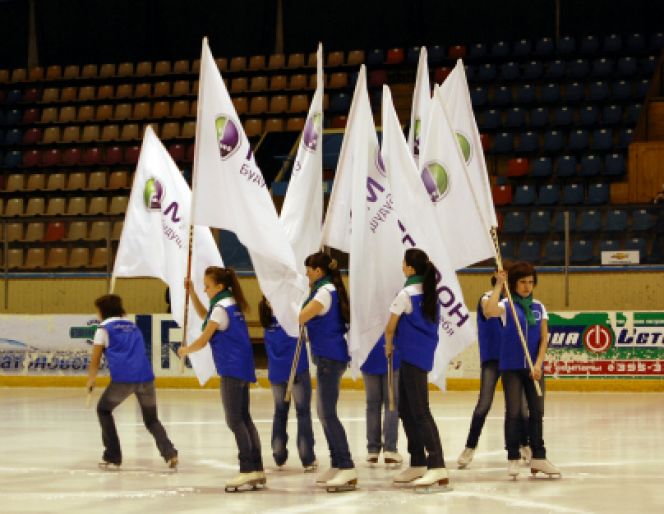 В Барнауле стартовал финальный турнир «Золотая шайба» Уральско-Сибирского территориального округа среди юношей 2001-2002 годов рождения (фото).