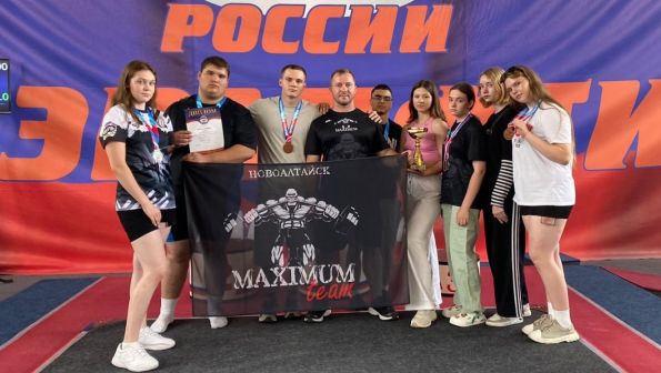 На московском помосте первенства России U18 по классическому троеборью алтайские атлеты завоевали семь медалей