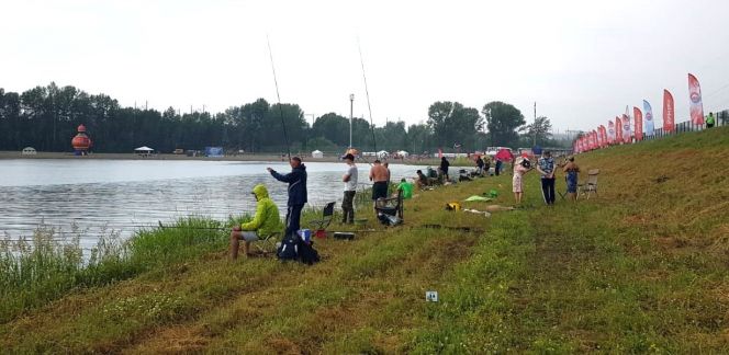 Клюй, рыбка – большая и маленькая! Госслужащие провели соревнования по рыболовному спорту