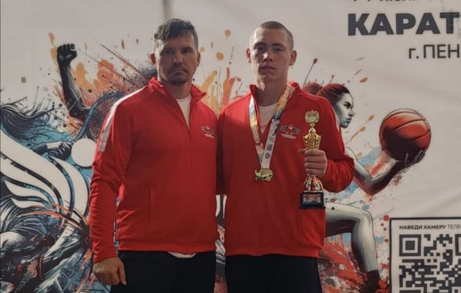 Триумфатор Спартакиады учащихся России Егор Байкалов и его тренер Роман Селиверстов 