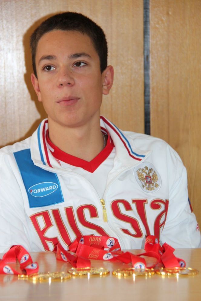 Бийский пловец Роман Жданов - лауреат премии Паралимпийского комитета России "Возвращение в жизнь". 