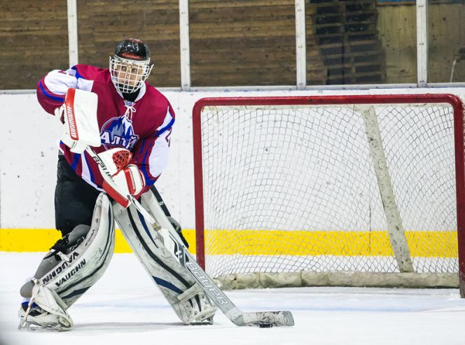 Голкипер «Алтая» рассказал о детстве, мечтах и заброшенных шайбах