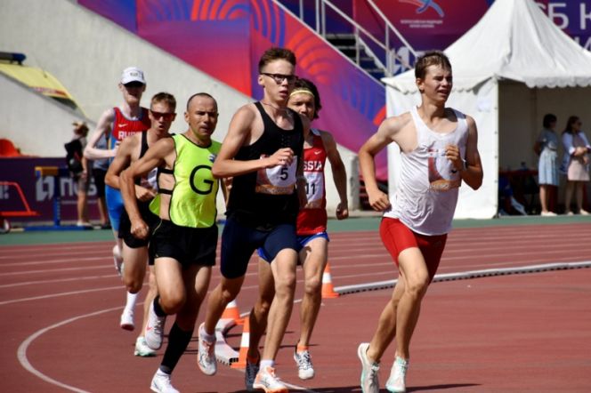 Один из забегов чемпионата России среди спортсменов с нарушением зрения. Фото: Чебокcары.ru