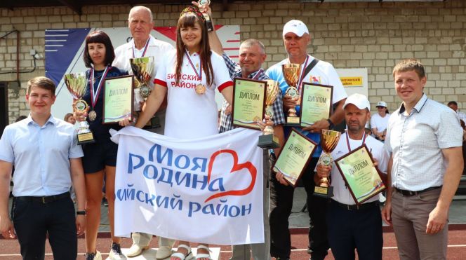 Команда Благовещенского района - победитель краевой олимпиады в первой группе, сборная Немецкого района - во второй