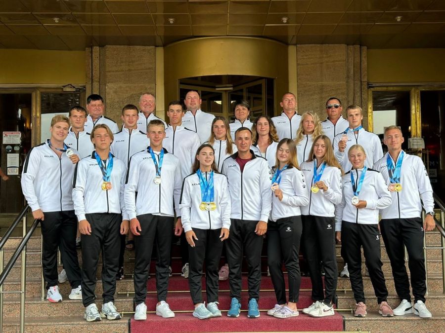 Команда наших спортсменов на первенстве мира по гребле на байдарках и каноэ в болгарском Пловдиве. Фото: Федерация гребли на байдарках и каноэ России 