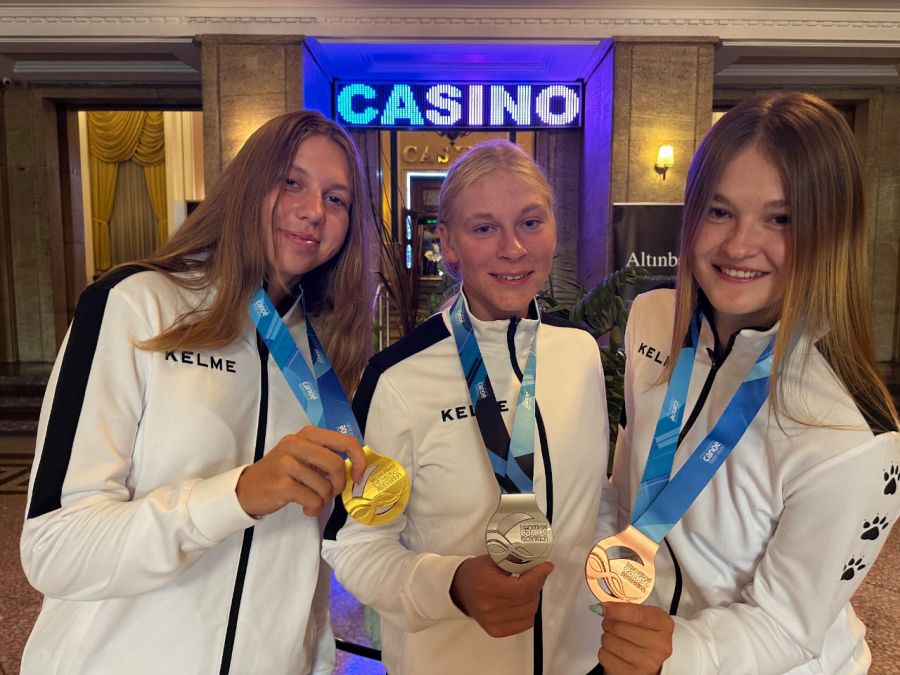 Александра Власова с подругами по сборной России