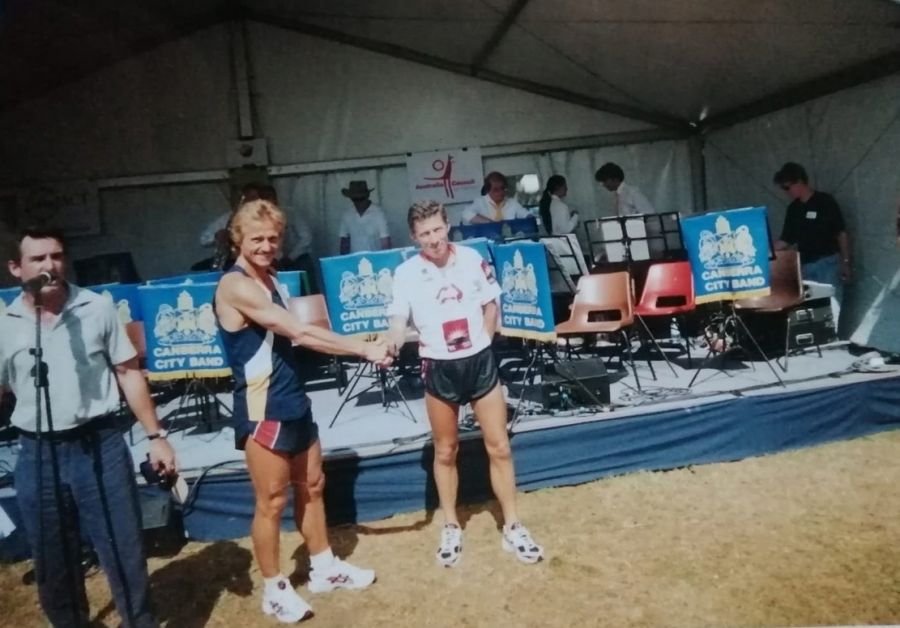 Андрей Дерксен с победителем австралийской многодневки Анатолием Кругликовым