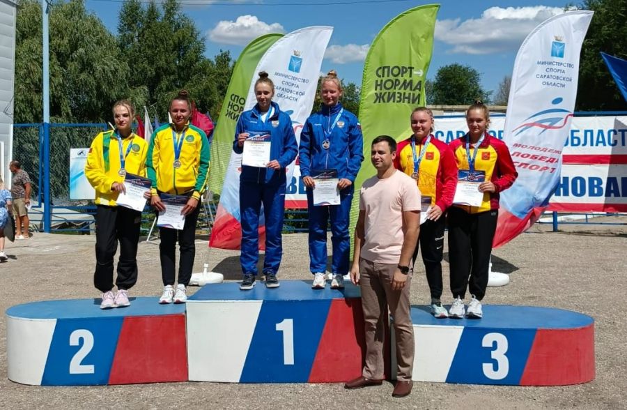 София Штиль и Анастасия Лухнева на первой ступени пьедестала почёта