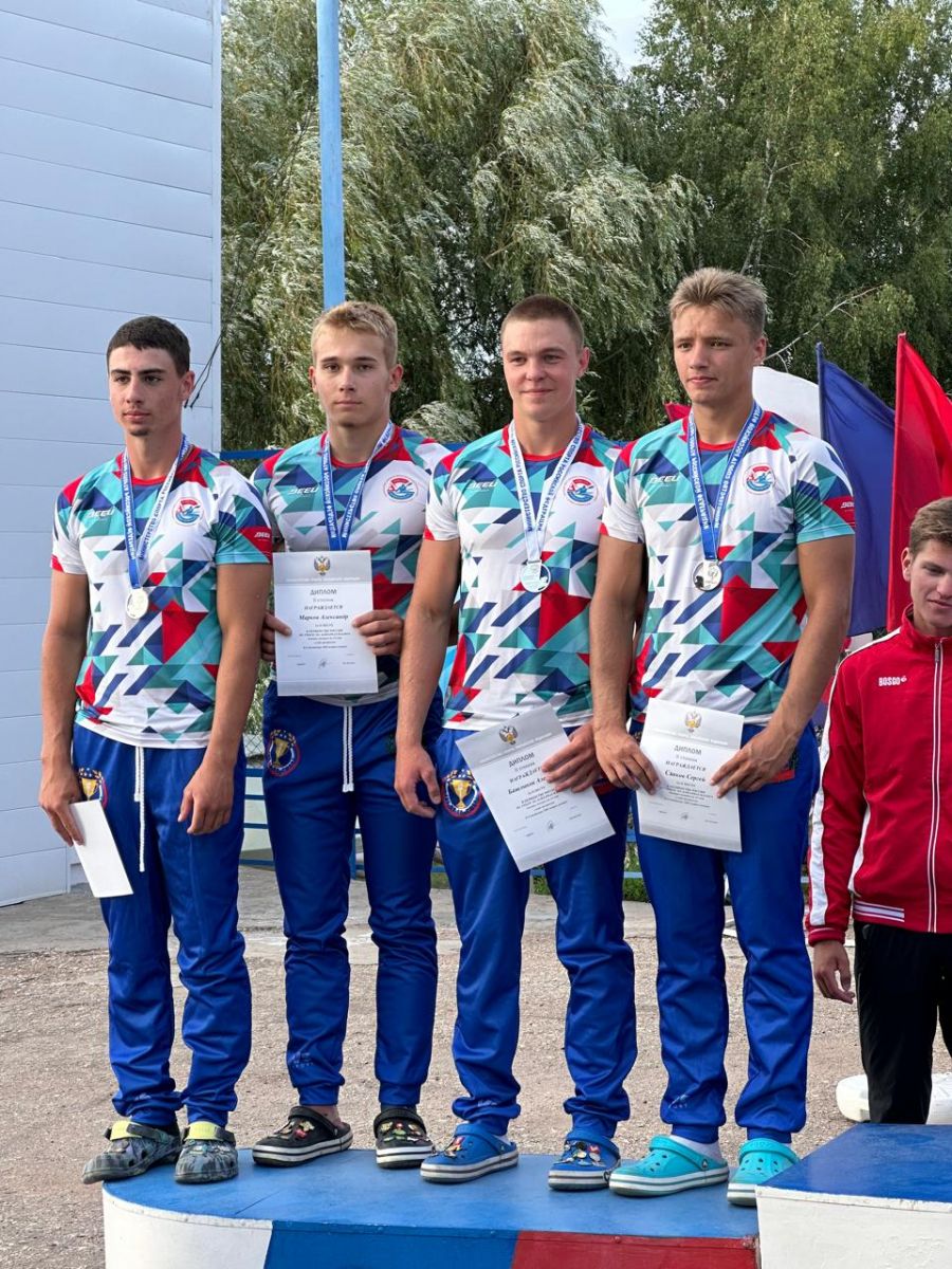 На всероссийских стартах в Саратовской области медальная копилка юниорской команды гребцов региона пополнилась восемью наградами