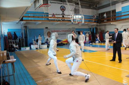 Сошлись на узкой дорожке