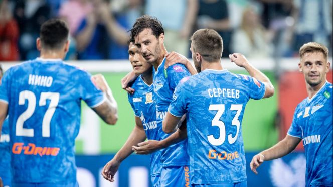 Александр Ерохин (в центре). Фото: Вячеслав Евдокимов/ФК «Зенит»