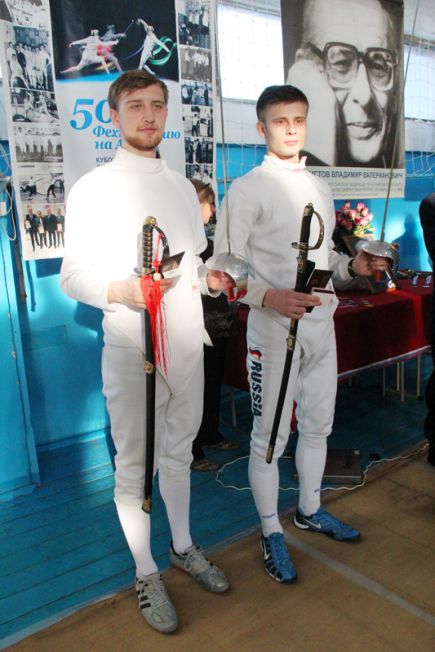 Сошлись на узкой дорожке