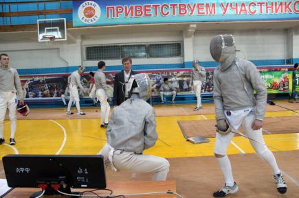 Сошлись на узкой дорожке