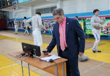 Сошлись на узкой дорожке