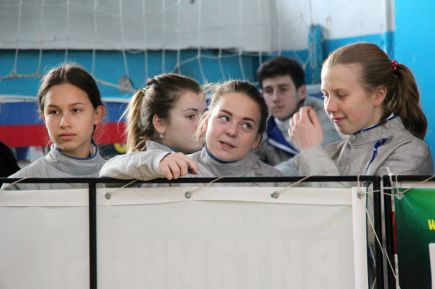 Сошлись на узкой дорожке