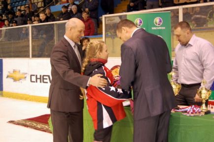 В Барнауле завершился турнир «Золотая шайба» им. Анатолия Тарасова в Уральско-Сибирском территориального округе среди юношей 2001-2002 годов рождения (фото).
