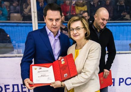 Федерация хоккея России в честь 70-летия отечественного хоккея наградила активистов в Алтайском крае.