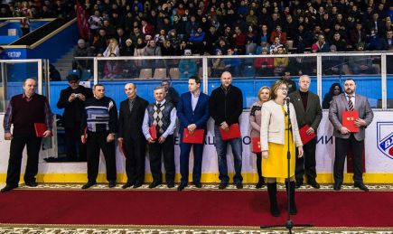 Федерация хоккея России в честь 70-летия отечественного хоккея наградила активистов в Алтайском крае.
