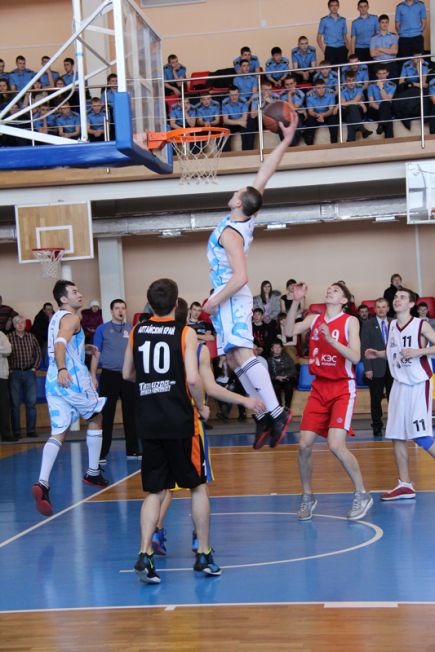 Ученики барнаульской гимназии №40 завоевали путёвку на Суперфинал чемпионата школьной баскетбольной лиги «КЭС-Баскет» (фото).