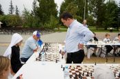 Участники Суперфиналов сразились с любителями шахмат Алтайского края