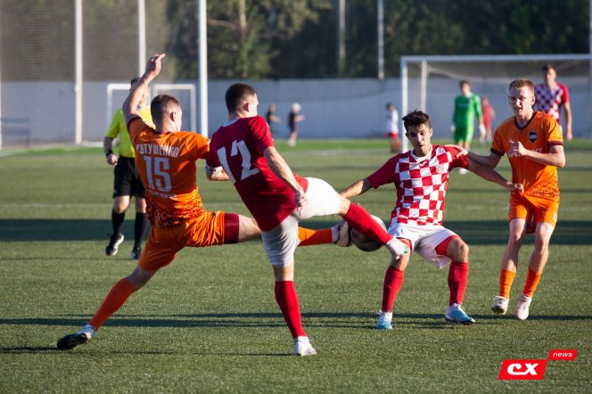 Фрагменты матча "Полимер"  - "Темп". Фото: Владимир Мартынов/CX News