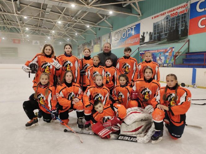 Сборная девочек "Сибирские лисы" из спортивных школ Алтайского края преподнесла сюрприз и стала серебряным призером турнира