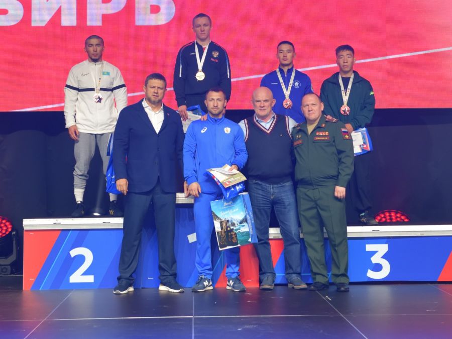 Юрий Тапаа (второй справа) - бронзовый призёр Мемориала Аксёнова. Фото: Константин Круглянский ("Карелин-Фонд")