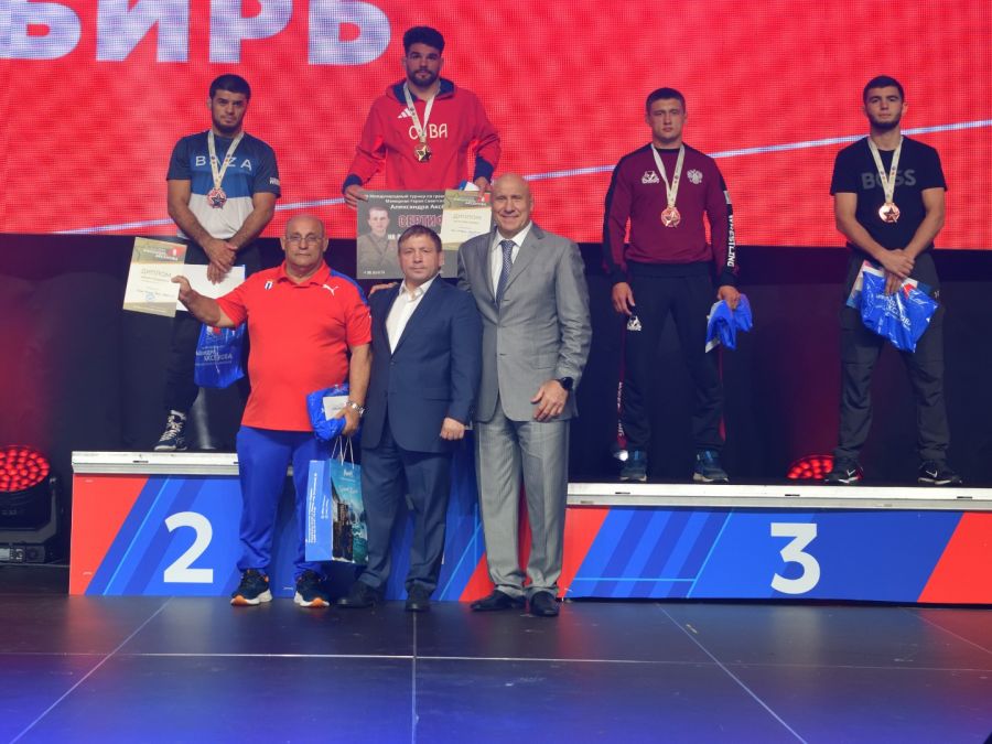 Максим Новичихин (второй справа) - бронзовый призёр Мемориала Аксёнова. Фото: Константин Круглянский ("Карелин-Фонд")